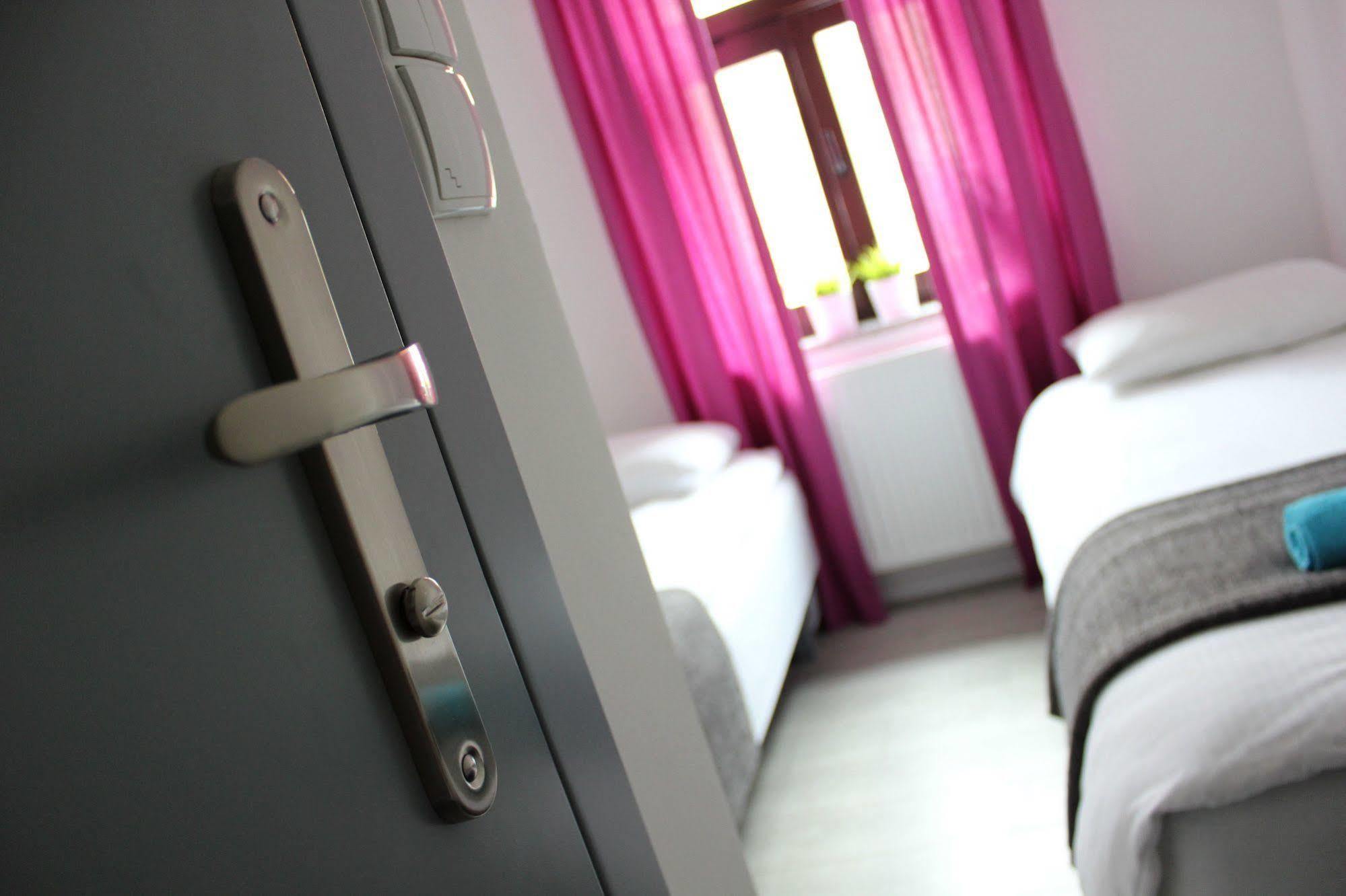 Soda Hostel & Apartments Познань Екстер'єр фото